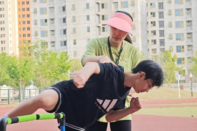 【先锋园丁】——费晓娟：以体育为炬，做博雅少年的引路人 | 田径场上的育人先锋